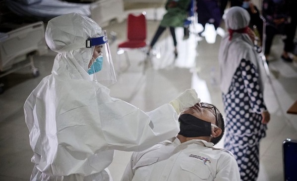 Penumpang Pesawat dari Jawa Diminta Lakukan Swab Antigen Ulang di Bandara SSK II