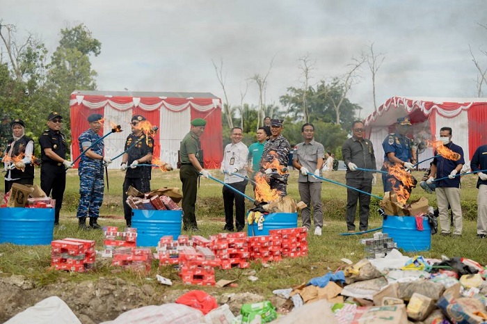 Bea Cukai Dumai Musnahkan Barang Ilegal, Selamatkan Potensi Kerugian Negara Rp2,2 Miliar