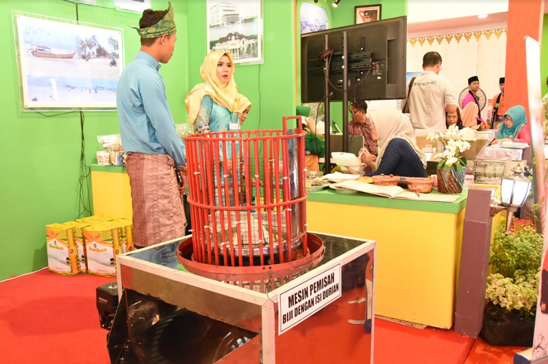 MAN 1 Bengkalis Pamer Mesin Pemecah Biji Getah di Ritech Expo 2018 di Pekanbaru