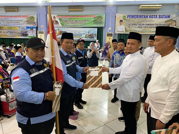 Secara Pribadi, Wali Kota Agung Bantu Konsumsi Jemaah Haji Asal Pekanbaru Rp100 Juta