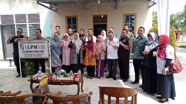 Tim Penilai LPM Berprestasi Tingkat Provinsi Tinjau LPMK Umban Sari