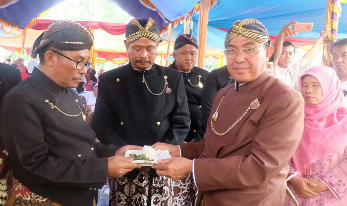 Bupati Inhil HM Wardan Hadiri Grebeg Suro 2017 di Kecamatan Kempas
