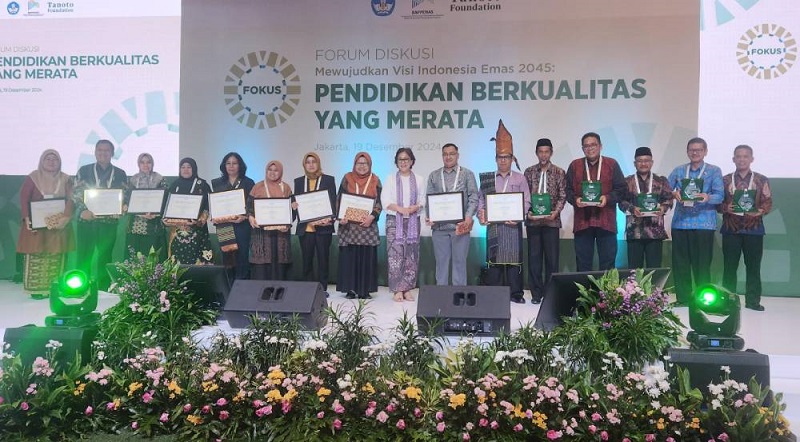 Khidmad Pendidikan, Pemkot Dumai Terima Penghargaan Tanoto Foundation
