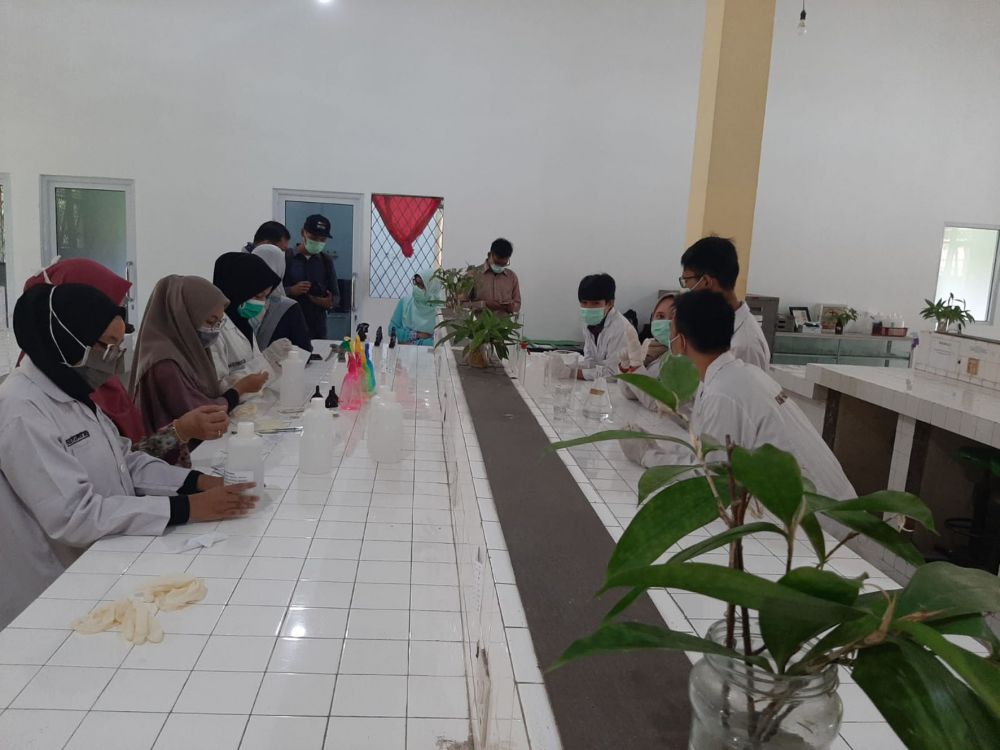 Cegah Virus Corona, Unri Produksi Hand Sanitizer 