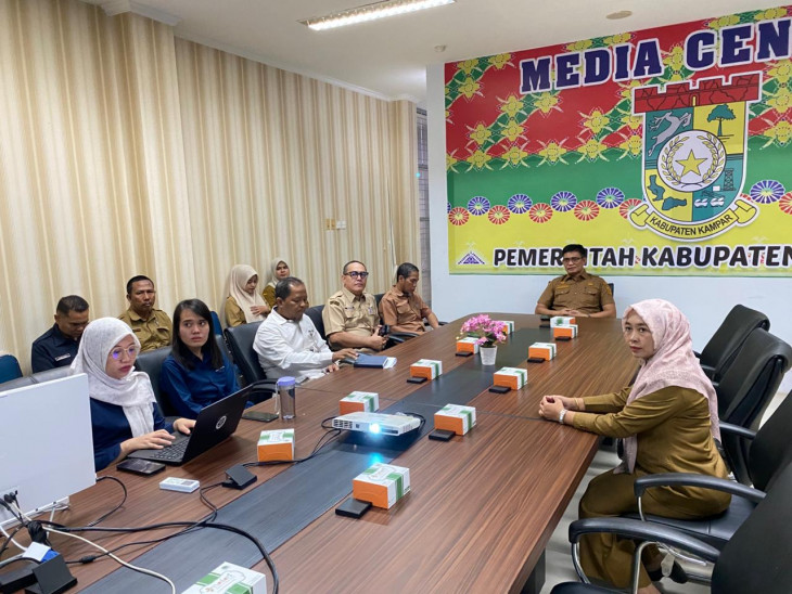 Asisten II Setda Kampar Ikuti Zoom Meeting Launching Buku Panduan dan Bahan Ajar Pendidikan Anti Korupsi