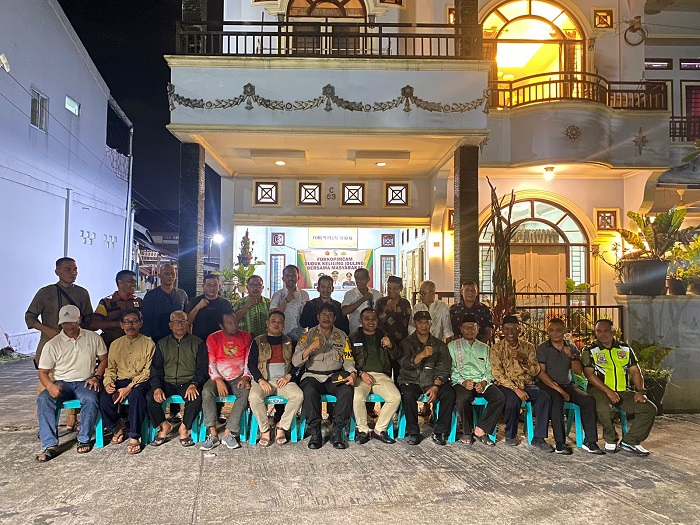 Dukling Camat Bukit Raya Dengarkan Keluh Kesah Masyarakat