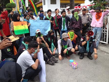 Ingin Jumpa Wako, Mahasiswa Pekanbaru Ini Berikan Koin Peduli Sampah