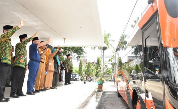 Lepas Kafilah Kampar, Wabup Minta Prestasi Terbaik
