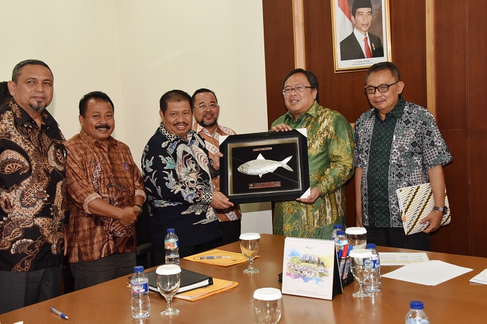 Bupati Amril Usulkan Dana Penanganan Abrasi Pantai Melalui APBN