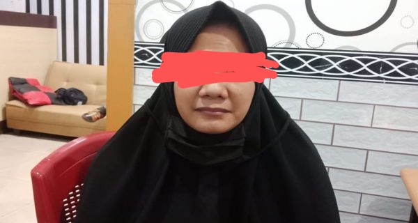 Duh, Wanita Cantik Ini Mendadak Dijemput Polisi setelah Video Berbuat Dosanya Viral di Media Sosial