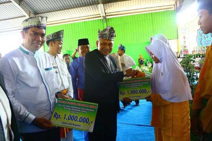 Wako Firdaus Buka MTQ Kecamatan Rumbai Pesisir dan Khatam Qur'an