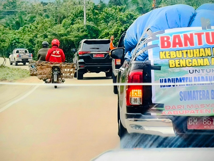 Bupati Kampar Lepas Sekaligus Antar Langsung Bantuan Bencana ke Sumatera Barat