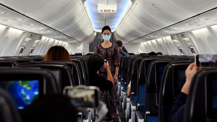 Sandiaga Uno Targetkan Harga Tiket Pesawat Turun Jelang Liburan Akhir Tahun