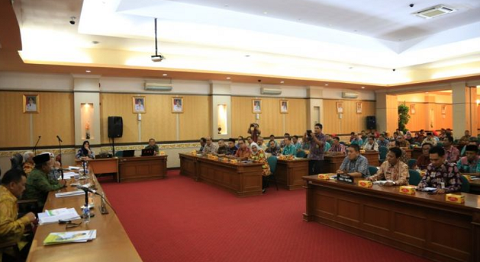 Pimpin Rapat Kerja Pendapatan Daerah, Wagubri: Kerja di Dispenda Ini Berat