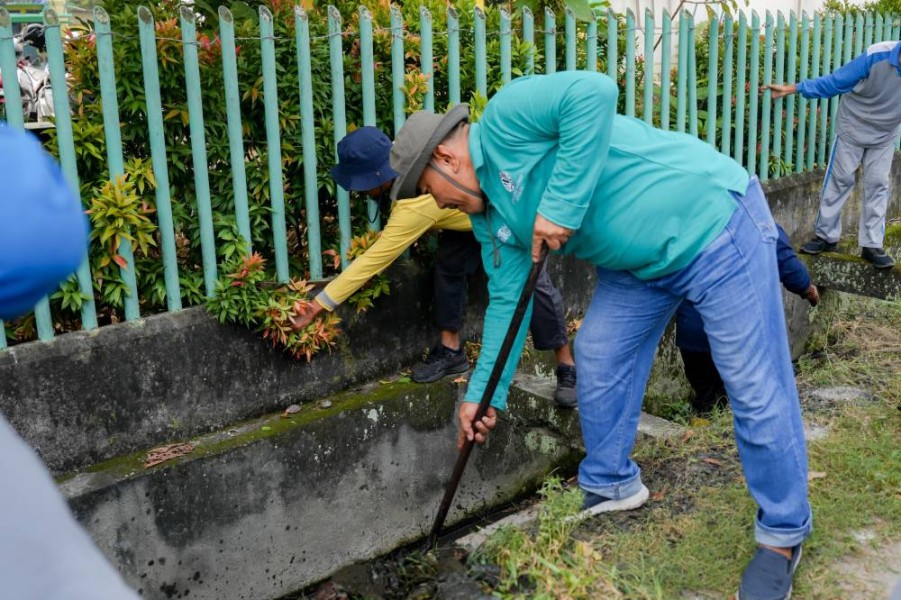 Wujudkan Dumai Idaman Asri, Wawako Sugiyarto Pimpin Gotong Royong di Kecamatan Dumai Selatan