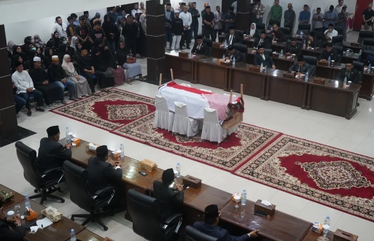 Jenazah Andi Rusli DIlepas Paripurna