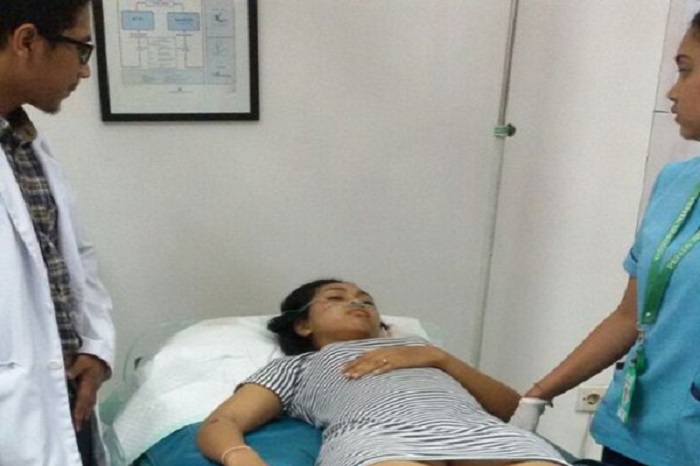 NAHAS...Tak Hati-hati saat Potong Jalur, Dara Cantik Ini Terkapar di Pinggir Jalan
