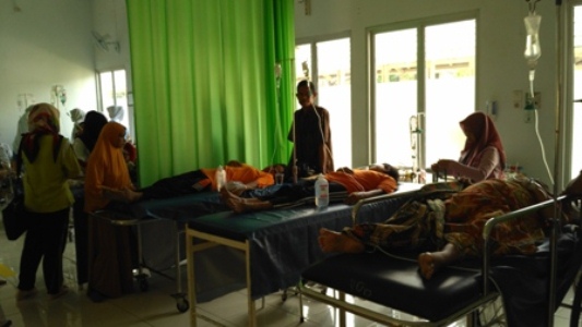 Keracunan Makanan, Puluhan Karyawan PT ISK Dilarikan ke Rumah Sakit