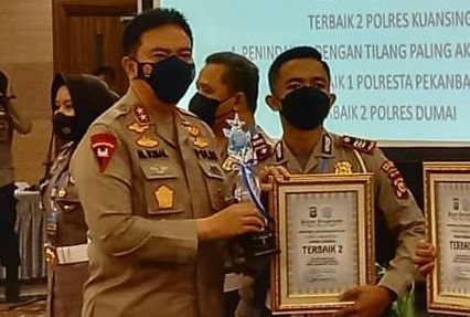 Terima Reward dari Kapolda Riau, AKP Rivandy Berharap  Bisa Menjadi Motivasi