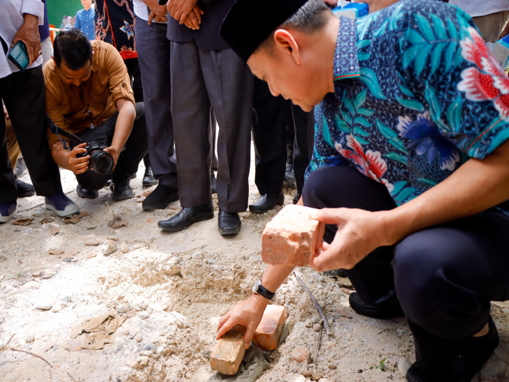 Pj Bupati Kampar Hadiri Tabligh Akbar Sekaligus Lakukan Peletakan Batu Pertama Pembangunan Asrama Ponpes Muhammadiah Kampa Boarding School