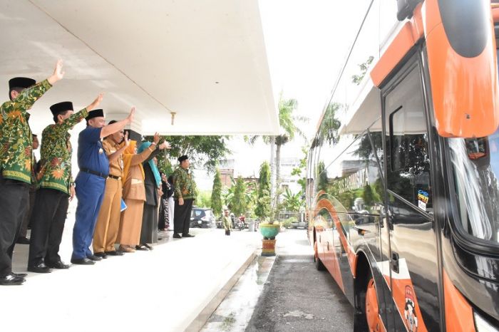 Wabup Catur Sugeng Lepas Kafilah Kampar ke MTQ Riau