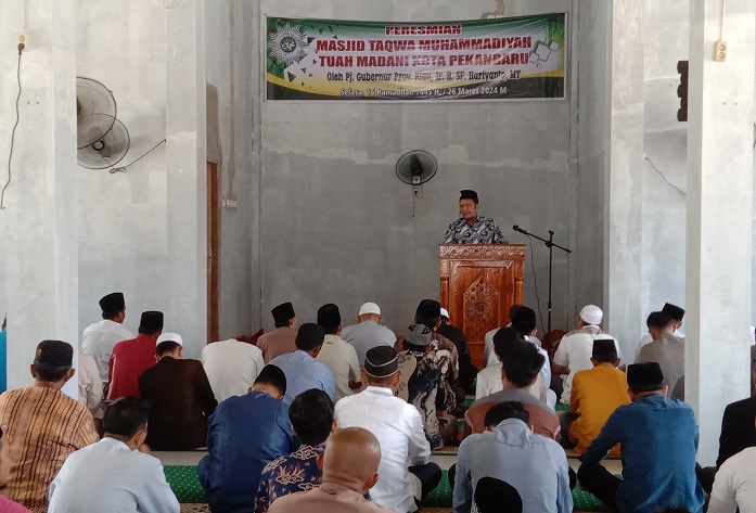 Puluhan Jemaah Hadiri Salat Jumat Perdana di Masjid Taqwa Muhammadiyah Tuah Madani