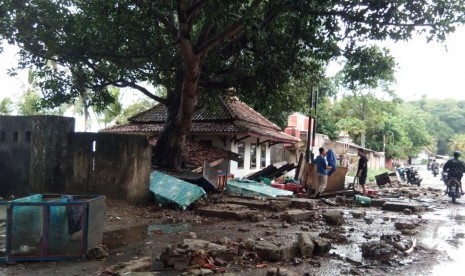 ALLAHUAKBAR...Nono Selamat dari Gelombang Tsunami Saat Shalat Isya, Air Laut Sama Sekali Tak Masuk Mushala