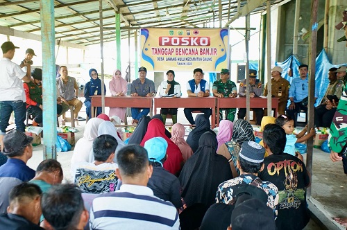 Wabup Yuliantini Salurkan Bantuan Untuk Korban Banjir di Lahang Hulu