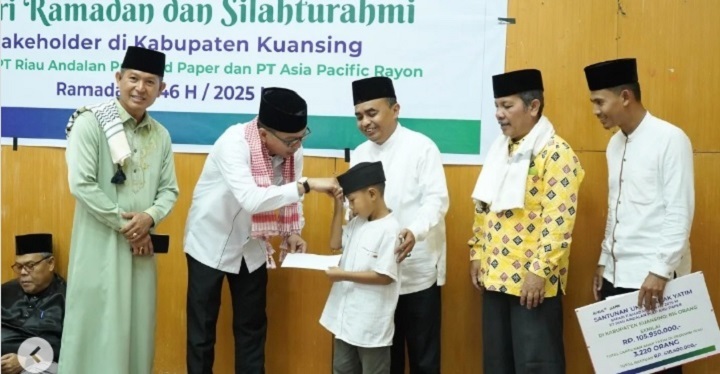 Safari Ramadhan di LTD, Pemkab dan RAPP Serahkan Bantuan untuk Warga Tak Mampu dan Anak Yatim