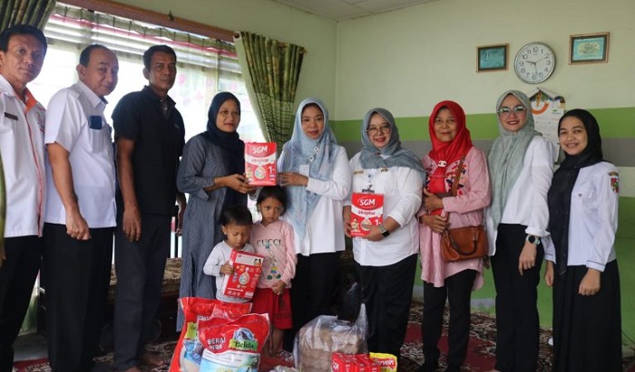 Bantu Upaya Atasi Stunting, Kadispusip Pekanbaru Berikan Bantuan Pangan Bergizi