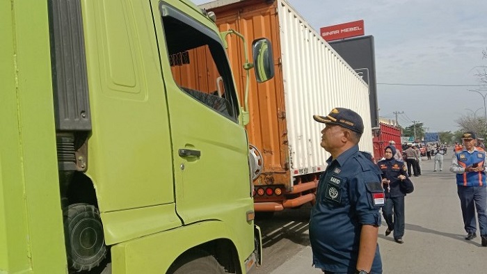 Truk Bertonase di Atas 8 Ton   Boleh Melintas Dalam Kota, Tapi Hanya di Jam-jam Ini...