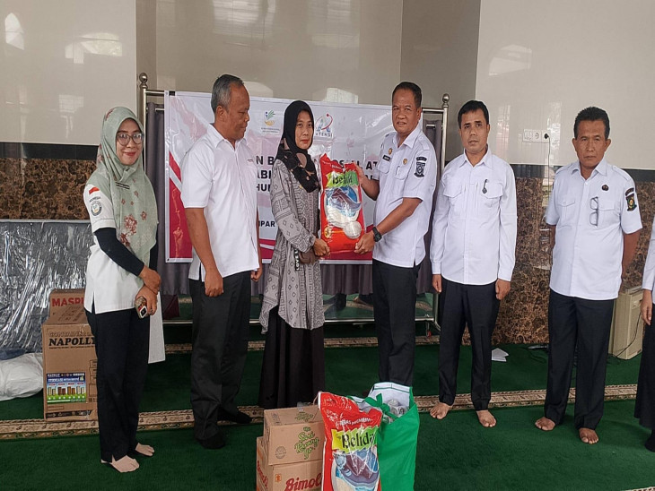136 Warga Rentan di Kampar Terima Bansos Atensi