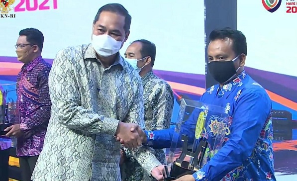 Rohil Terima Penghargaan Daerah Tertib Ukur dari Kementerian Perdagangan