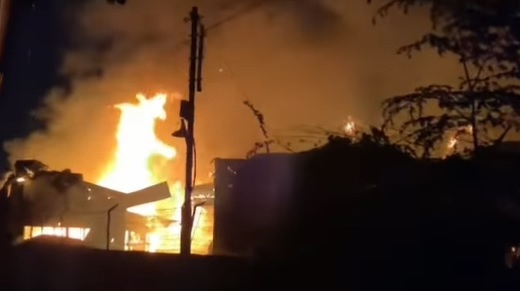 BREAKING NEWS:Kantor Dinas Pendidikan Provinsi Riau Terbakar