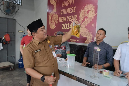 Pastikan Isi 1 Liter Minyakita, Dinas Perdagangan dan Perindustrian Kabupaten Bengkalis Sidak ke Gudang