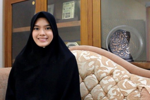 Wanita Cantik Ini Hafizah yang Juga Pengajar Alquran Anak Imam Masjidil Haram