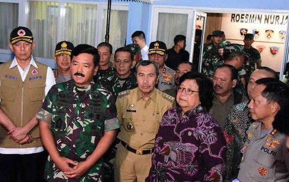 Gubernur Riau Dampingi Presiden Joko Widodo Upaya Penanganan Karhutla di Riau