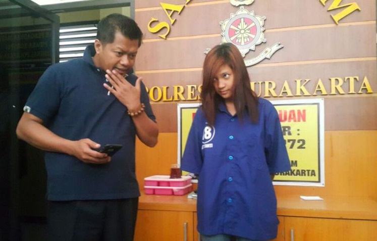 Bersama Waria, Mahasiswi Cantik Ini Jadi Sindikat Pencuri Toko Mewah, Ini Video Pengakuannya