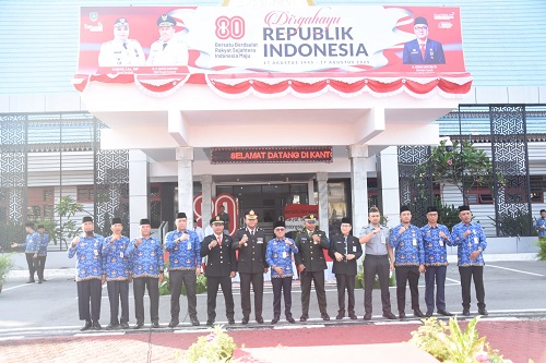 Sekda Ersan Pimpin Upacara Peringatan HUT RI Ke-80 Di Halaman Kantor Bupati Bengkalis