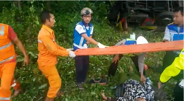 MENGERIKAN...Kecelakaan Bus di Tol Cipularang KM 71, Tujuh Orang Meninggal Dunia, Begini Kronologisnya
