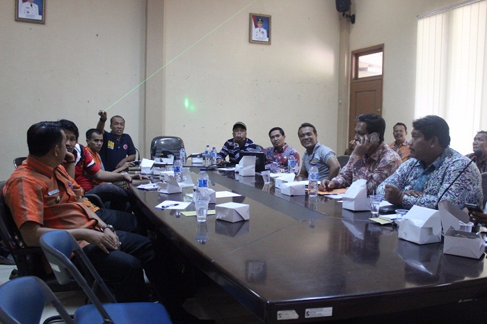 Banyak Jembatan Rusak Dihantam Banjir, Bupati HM Harris Minta Perusahaan Bantu Perbaikan