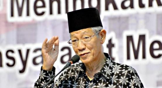 KEJAMNYA...Istri Mantan Gubernur Kepri Aisyah Sani Menangis, PLN Cabut Meteran Listrik Rumahnya 