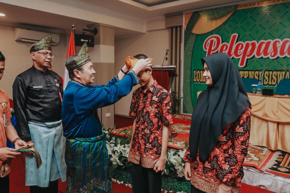 Targetkan 3 Besar, Gubri Lepas Peserta LKS SMK Tingkat Nasional