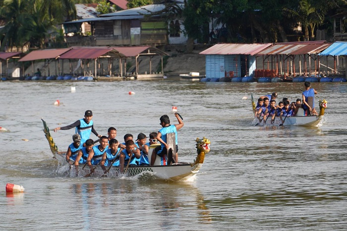 20 Tim Berlaga DiLomba Pacu Sampan Buluh Cina