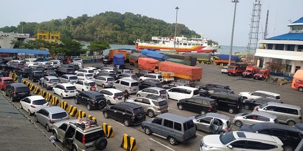 H-6 Natal dan Tahun Baru, 40.000 Orang dan 5.800 Mobil Pribadi Tinggalkan Jawa menuju Sumatera
