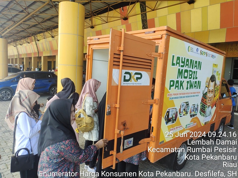 Ada Mobil Pangan Keliling Pak Iwan  di Stadion Kaharuddin Nasution, Cabai Merah Rp20.000