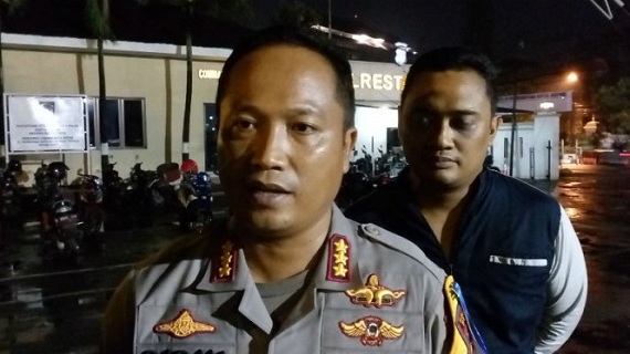 ASTAGA...KASIHAN...Ahmad Khotib  Babak Belur Dipukuli Warga Karena Diduga Penculik Anak, Padahal Dia Hanya Menggendong Anak Kucing