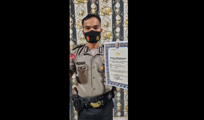 Brigadir David Bhabinkamtibmas Polsek Siak Hulu Kampar, Terima Piagam dan Pin Perak dari Kapolri