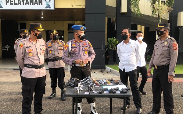 Penegakan Disiplin,  Kapolres KUansing Tegur Lisan 5 Personel Saat Pengecekan Senjata Api Dinas