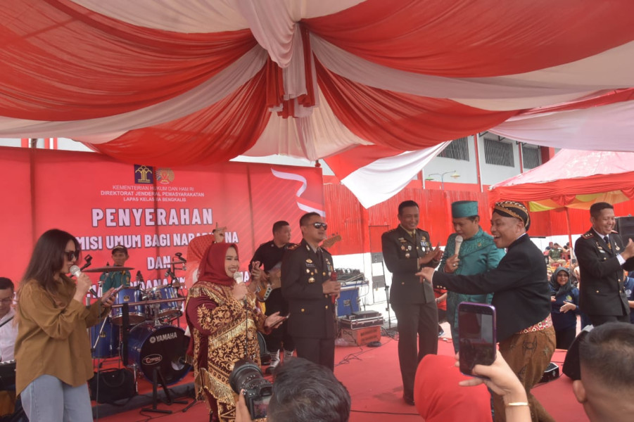 Hibur dengan Lagu, Bupati Kasmarni Harapkan Warga Lapas Bengkalis Turut Bahagia di Hari Kemerdekaan